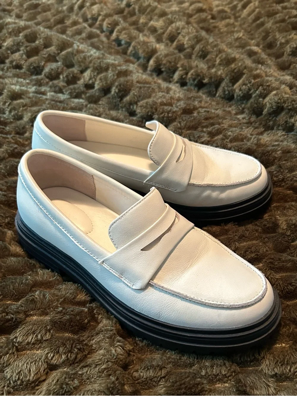 Quince white leather loafer